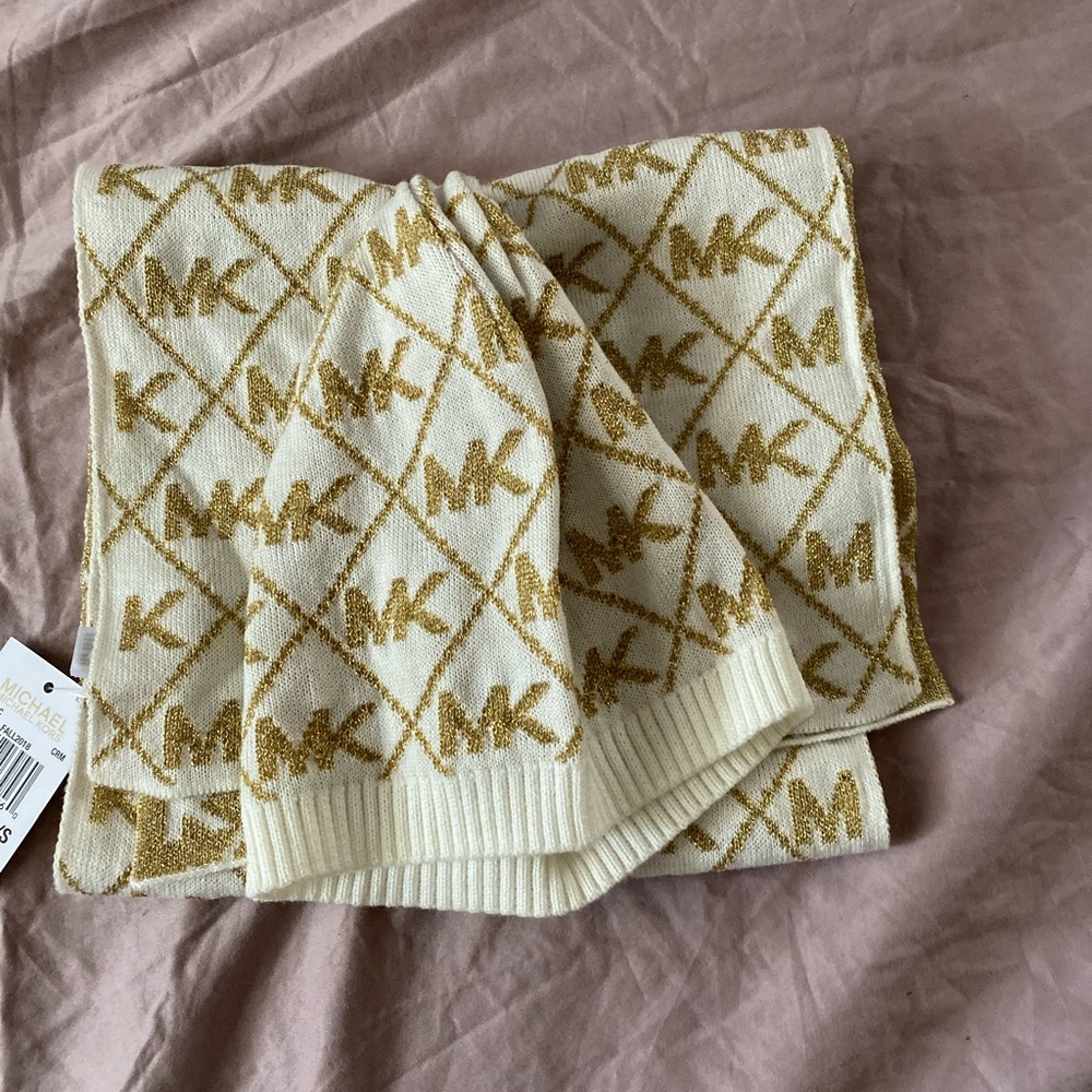 micheal Kohrs metallic scarf and hat set